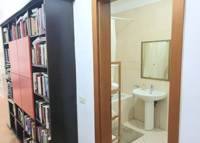 Lovely 2-bedroom In Center 公寓 地拉那