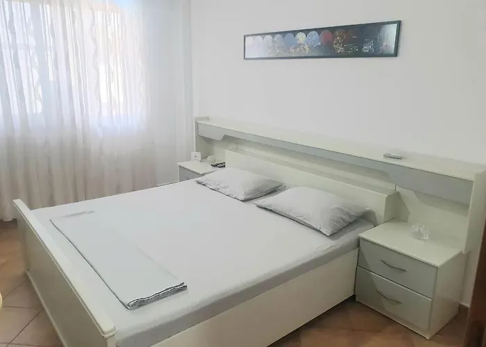 Апартаменты Lovely 2-bedroom In Center
