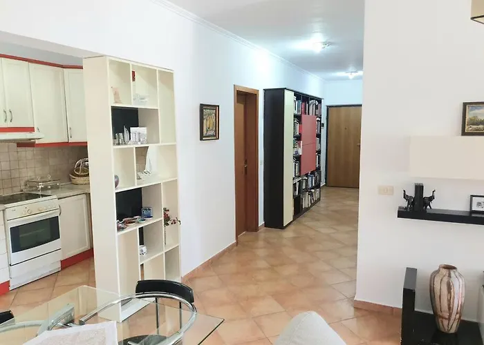 Lovely 2-bedroom In Center * 地拉那