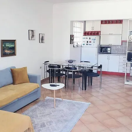 Lovely 2-bedroom In Center アパート *