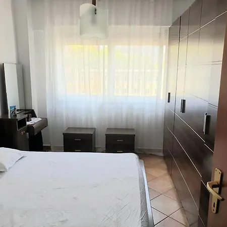 Lovely 2-bedroom In Center アパート *