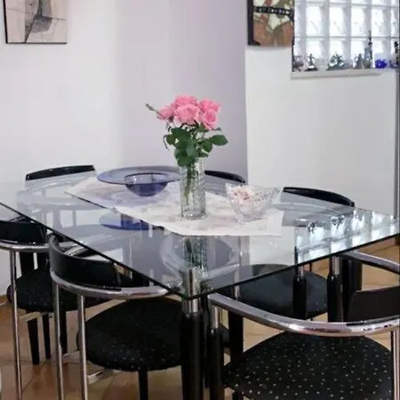 Lovely 2-bedroom In Center * ティラナ