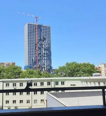 Lovely 2-bedroom In Center