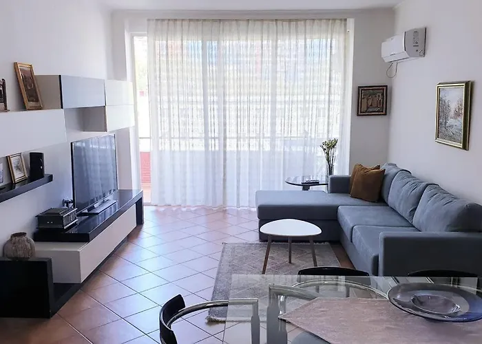 Lovely 2-bedroom In Center アパート *