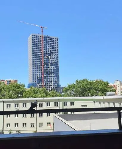 Lovely 2-bedroom In Center