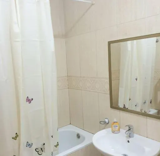 Lovely 2-bedroom In Center Apartamento Tirana