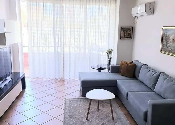 Lovely 2-bedroom In Center Apartamento Tirana